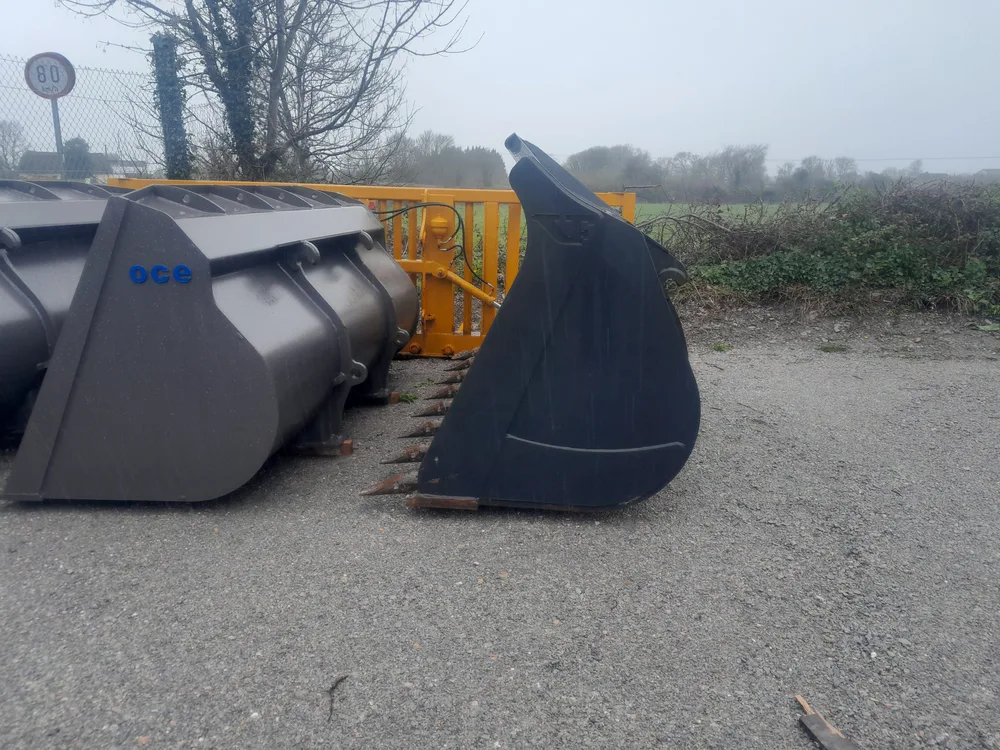 Gebrauchte Felsschaufel (neuwertig, mit Zähnen) — Foto 1